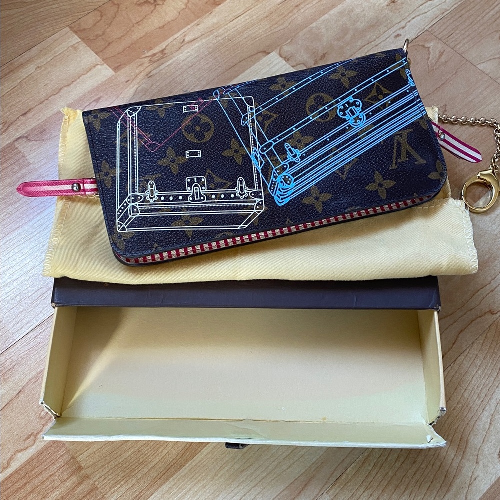 Patterned Canvas Wallet With Chain - image 4